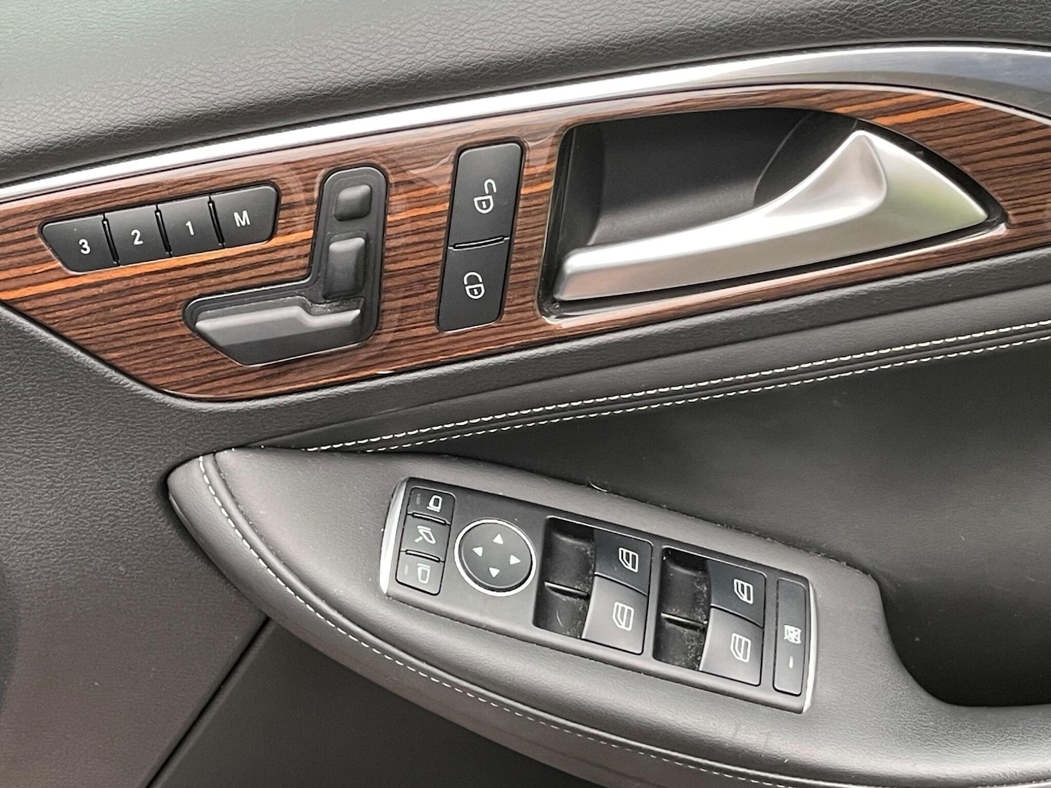 Used Infiniti Q30 2015 for sale - 76514488: Photo 30