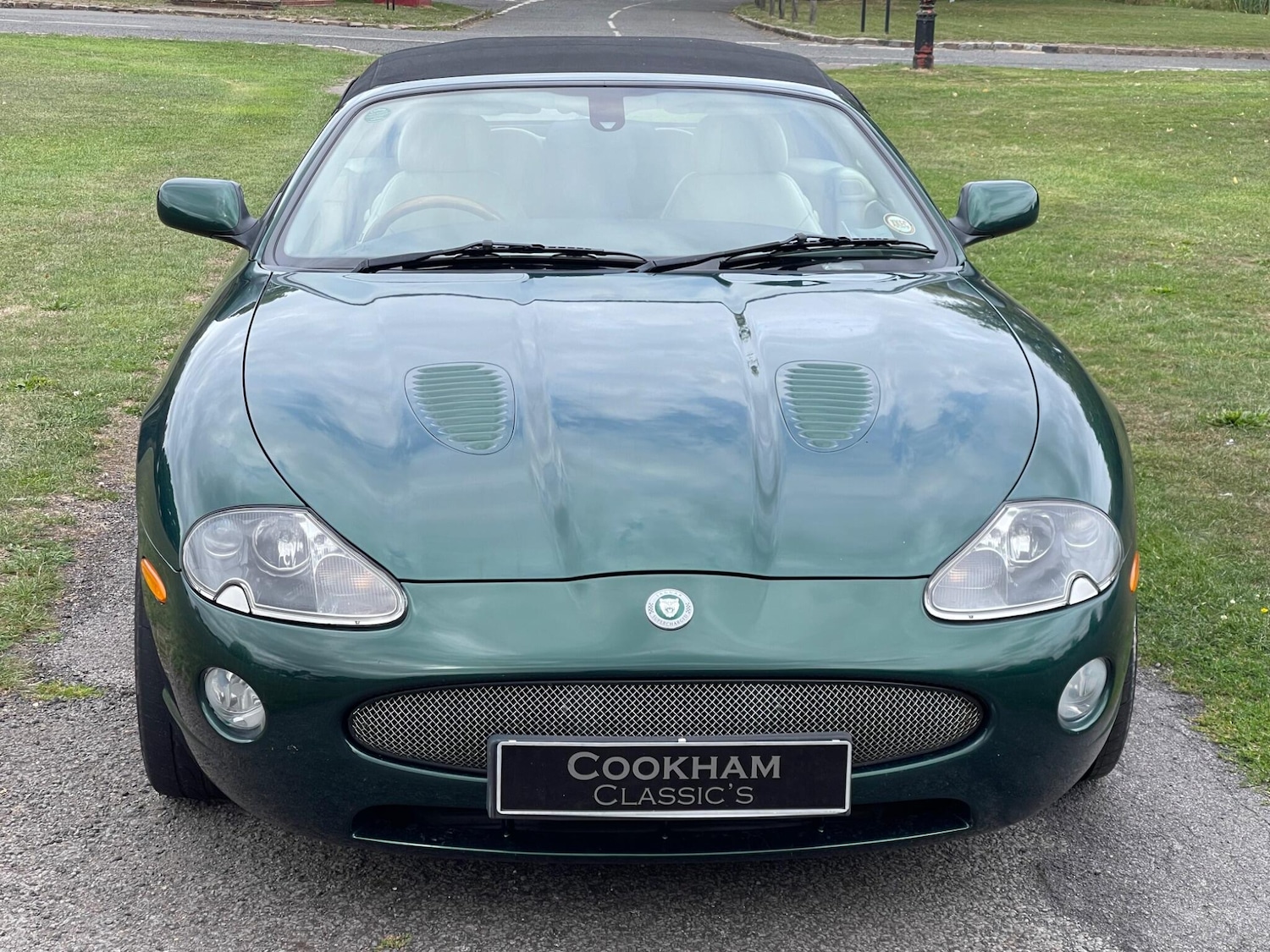 Used Jaguar XKR 2006 for sale - 76514483: Photo 2