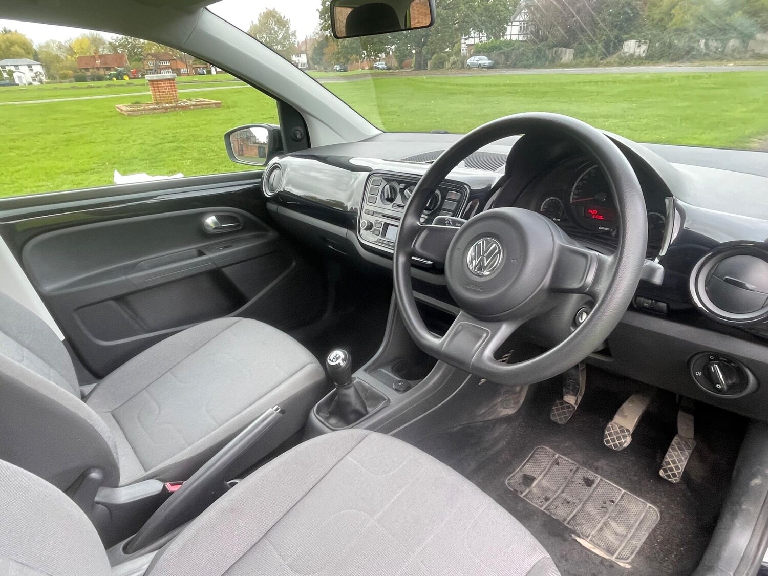 Used Volkswagen up! 2013 for sale - 76514489: Photo 14
