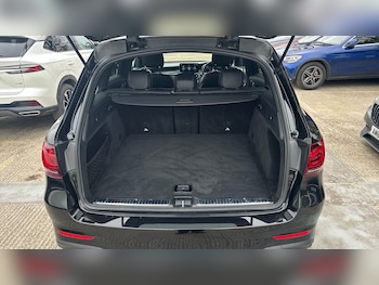 Used Mercedes-Benz GLC 2020 for sale - 77570516: Photo