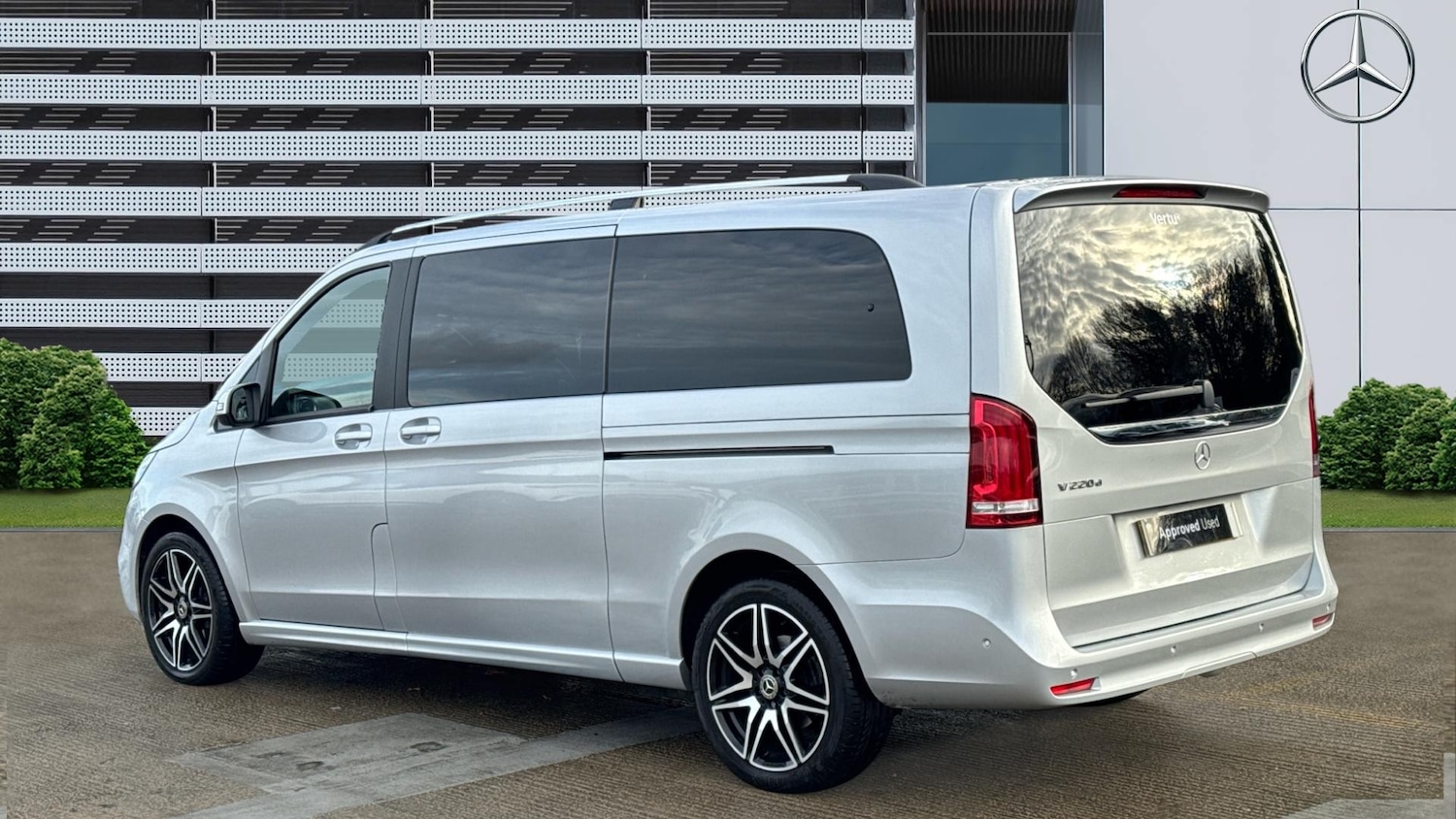 Used Mercedes-Benz V-Class 2024 for sale - 76796792: Photo 2