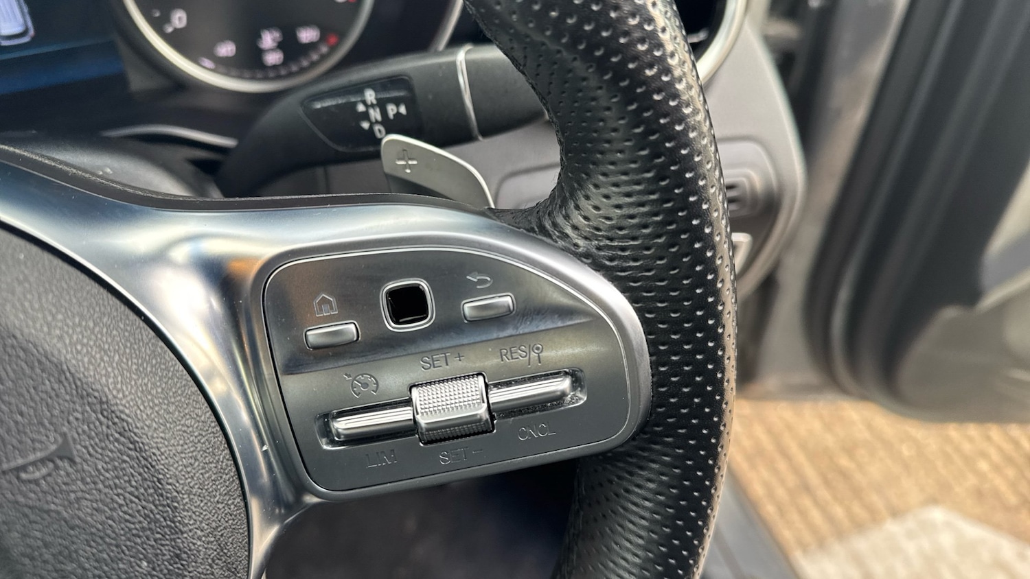 Used Mercedes-Benz GLC 2022 for sale - 76681596: Photo 33