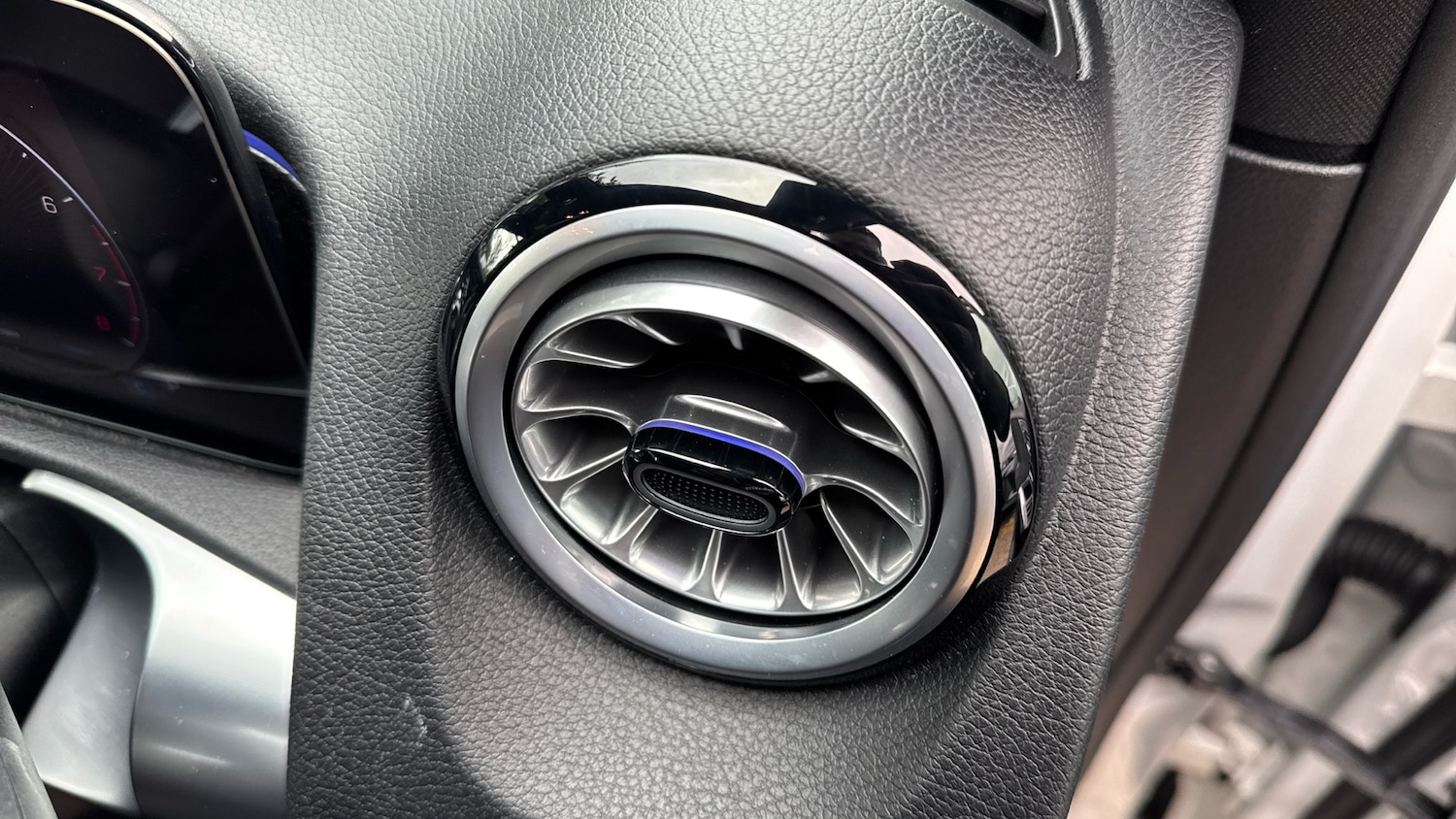 Used Mercedes-Benz GLB 2024 for sale - 76948888: Photo 34