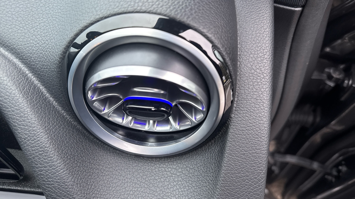 Used Mercedes-Benz GLA 2024 for sale - 76922361: Photo 32