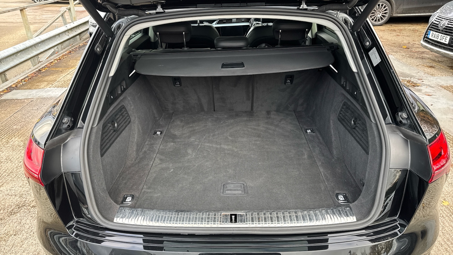 Used Audi e-tron 2020 for sale - 77300256: Photo 4