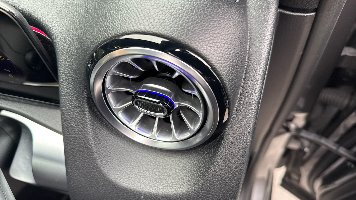 Used Mercedes-Benz GLB 2023 for sale - 76625152: Photo 30