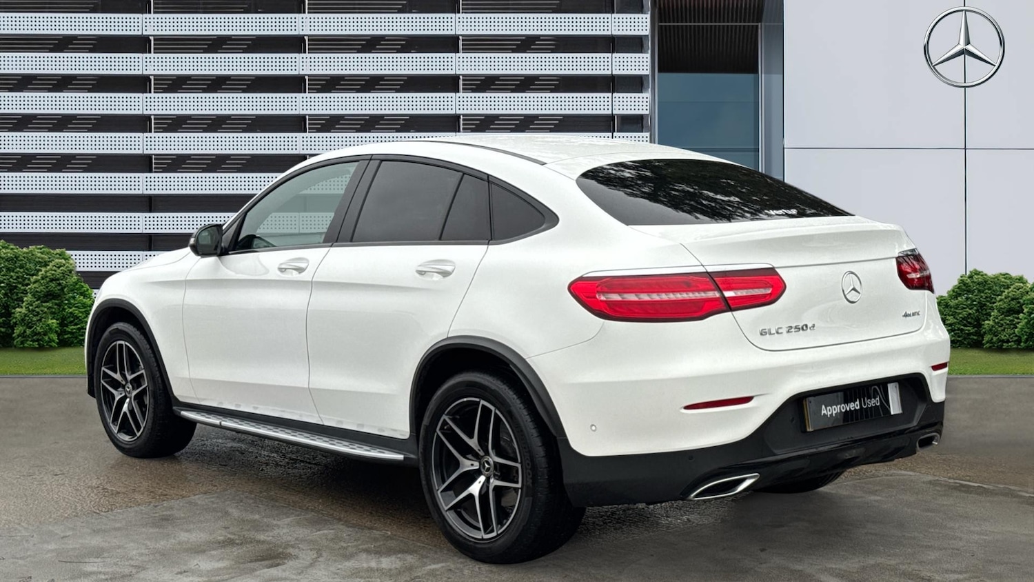 Used Mercedes-Benz GLC 2018 for sale - 77652949: Photo 2