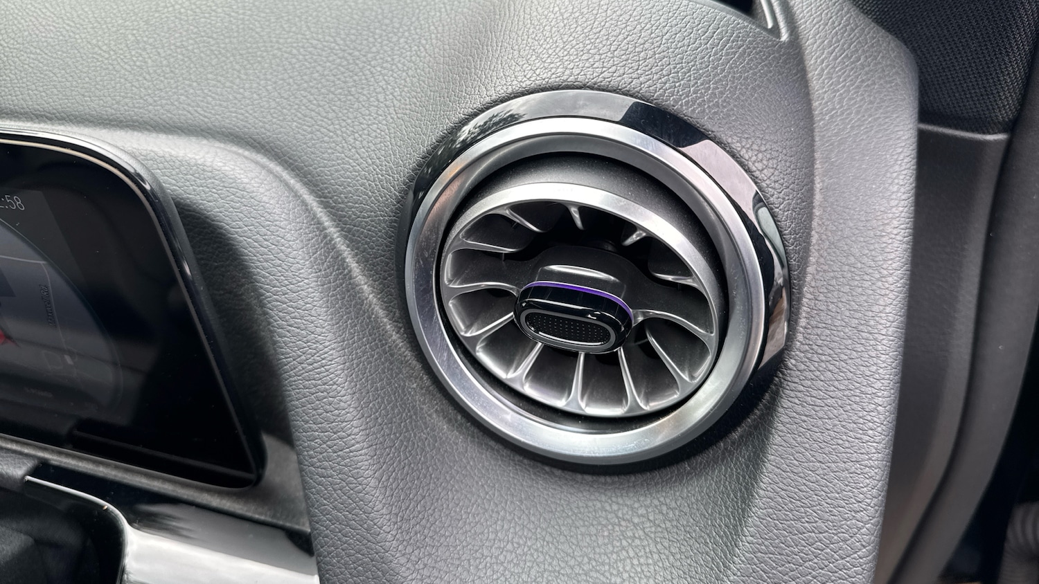 Used Mercedes-Benz EQA 2021 for sale - 76542767: Photo 32