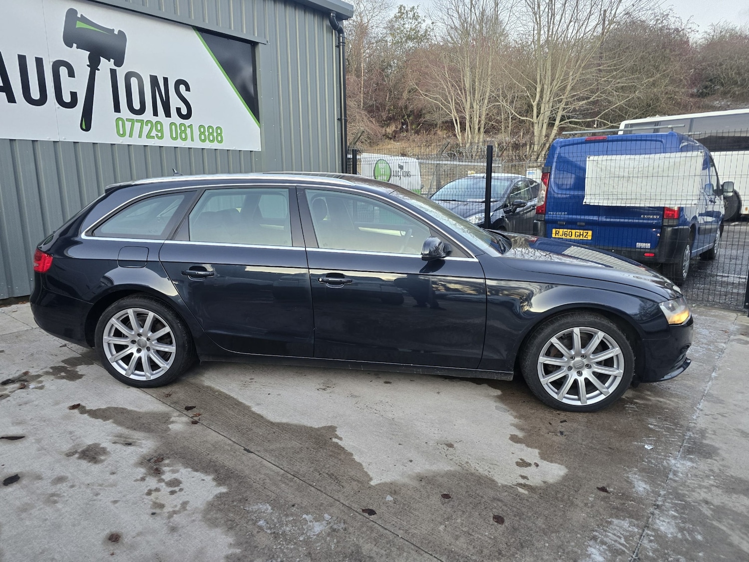 Used Audi A4 2013 for sale - 76626648: Photo 2