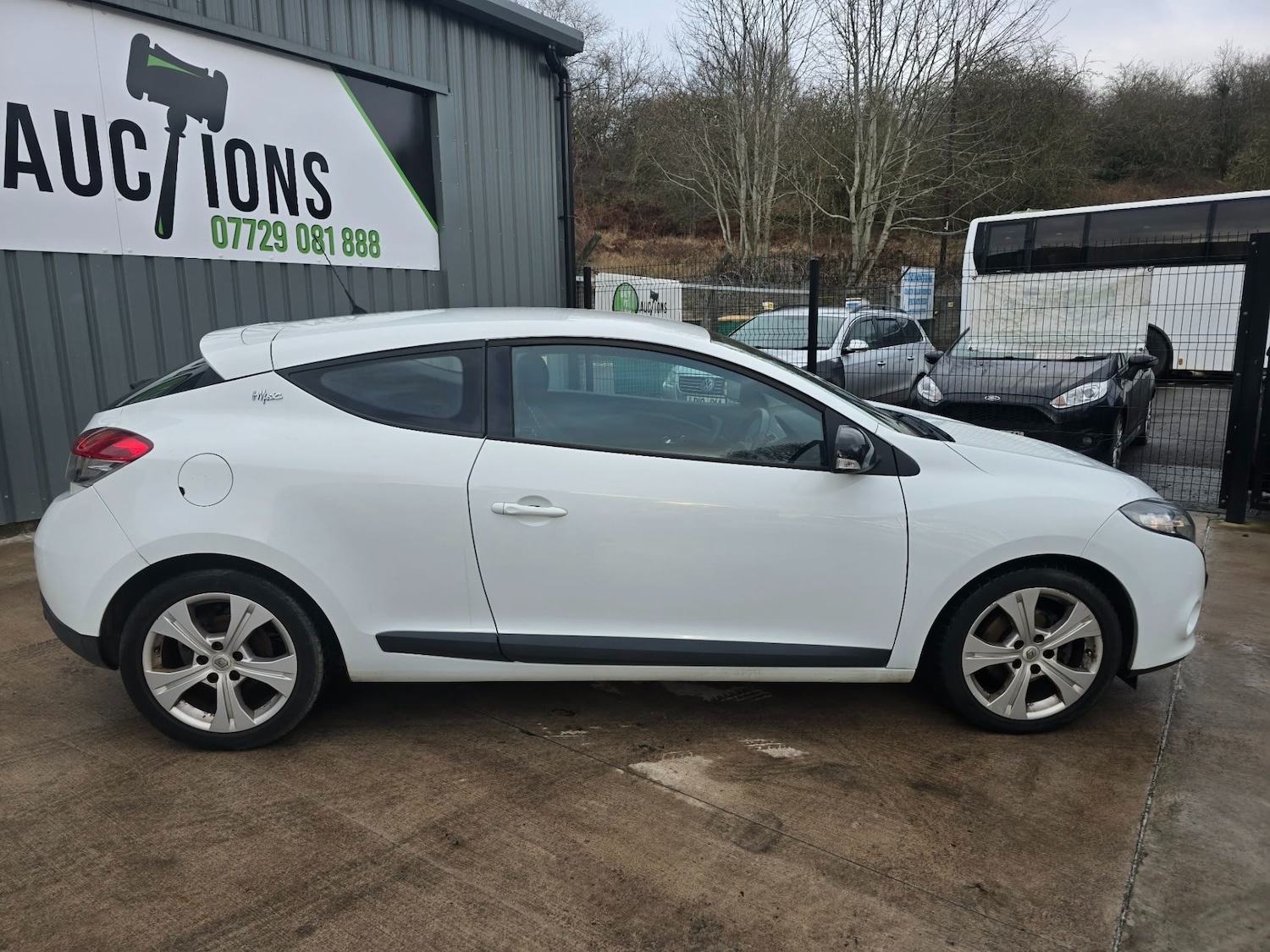 Used Renault Megane 2010 for sale - 77404241: Photo 2