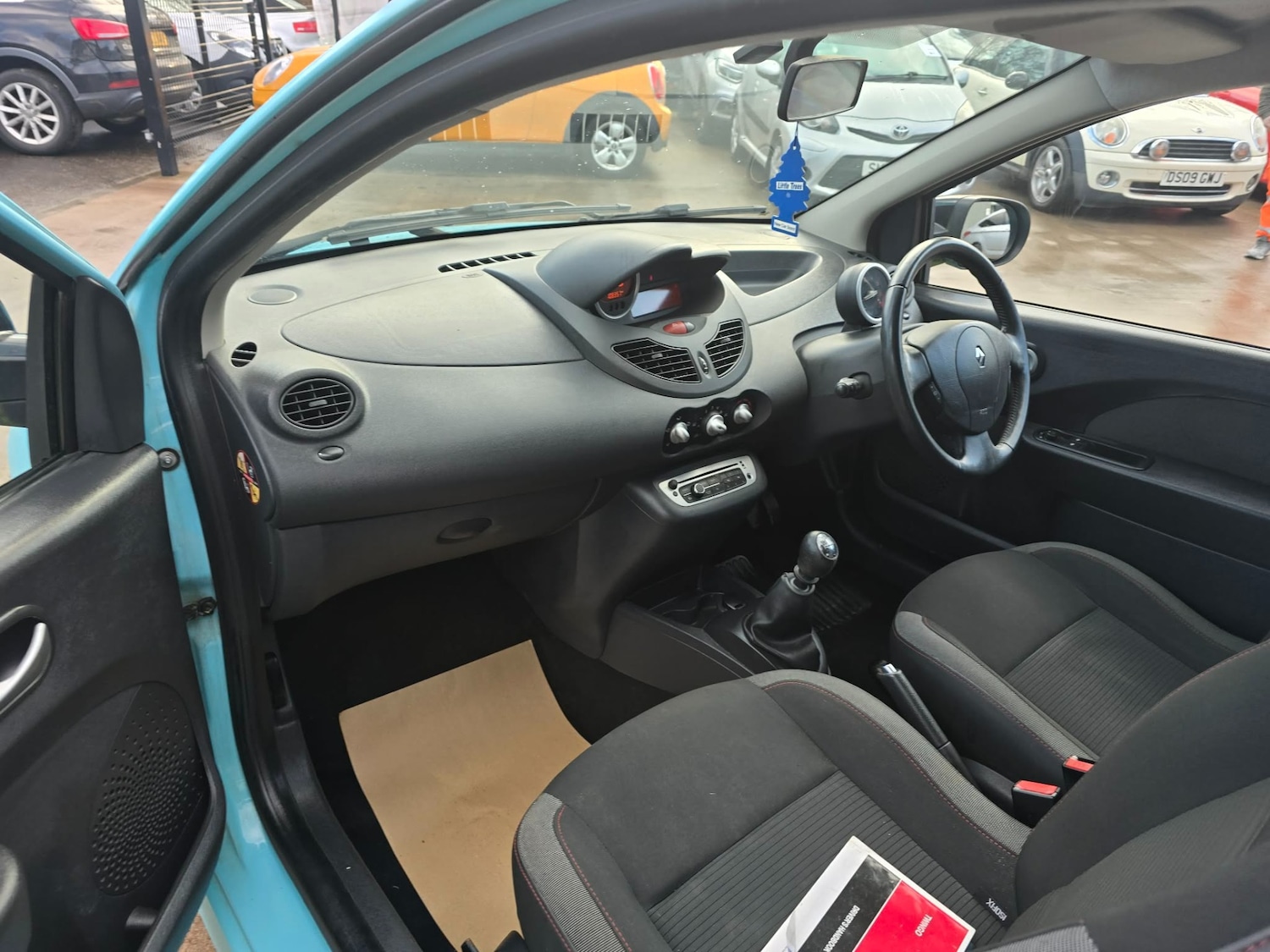 Used Renault Twingo 2014 for sale - 77351155: Photo 3