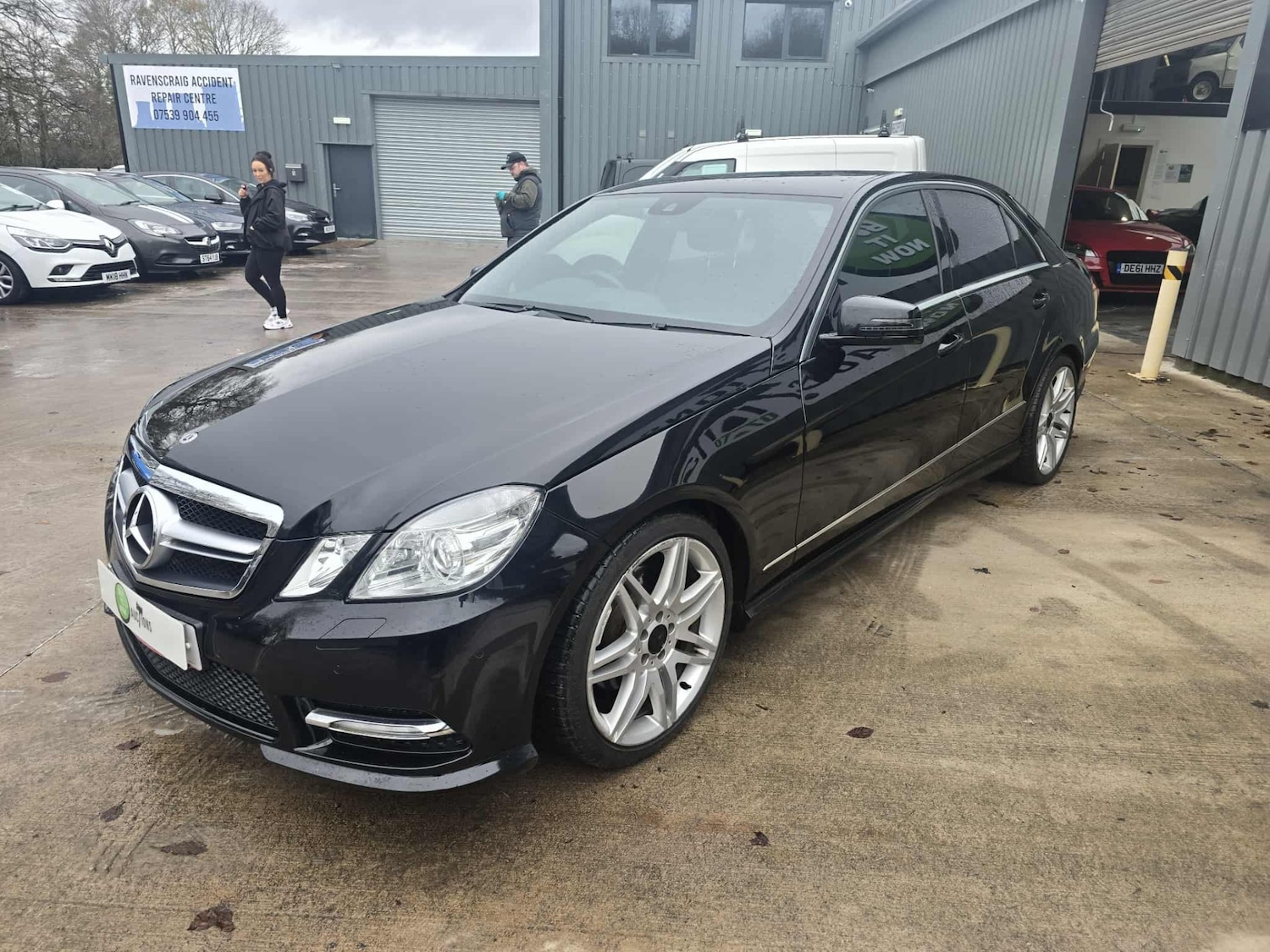 Used Mercedes-Benz E Class 2012 for sale - 76706354: Photo 2