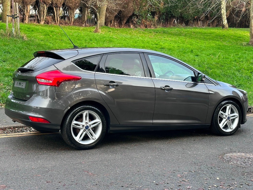 Used Ford Focus 2015 for sale - 77019933: Photo 2