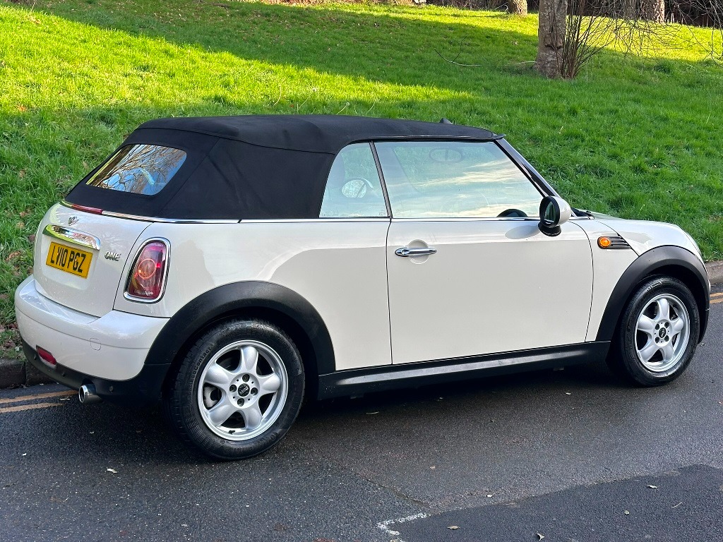 Used MINI Convertible 2010 for sale - 77019975: Photo 2