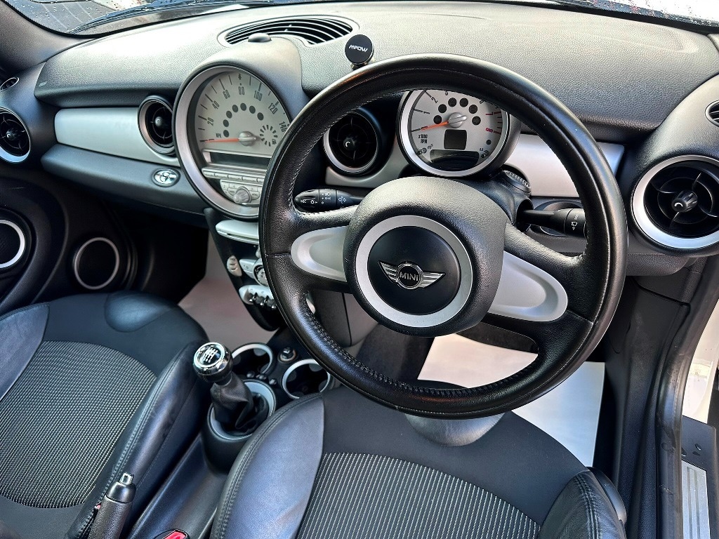 Used MINI Convertible 2010 for sale - 77019975: Photo 3