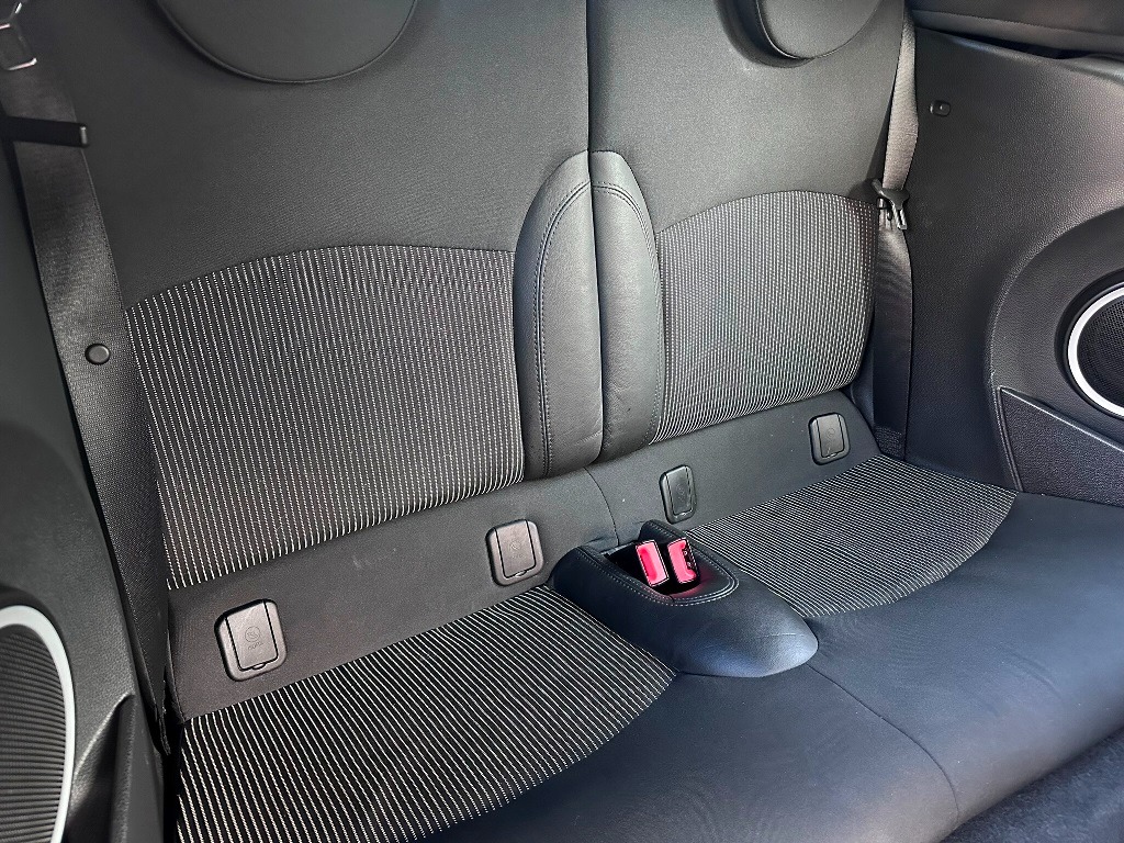 Used MINI Convertible 2010 for sale - 77019975: Photo 4