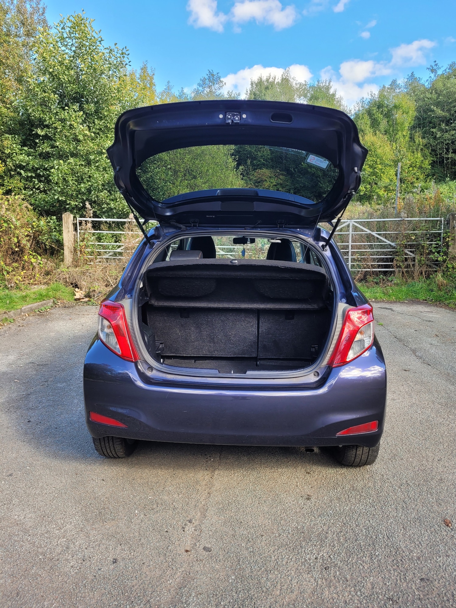 Used Toyota Yaris 2012 for sale - 76027965: Photo 12