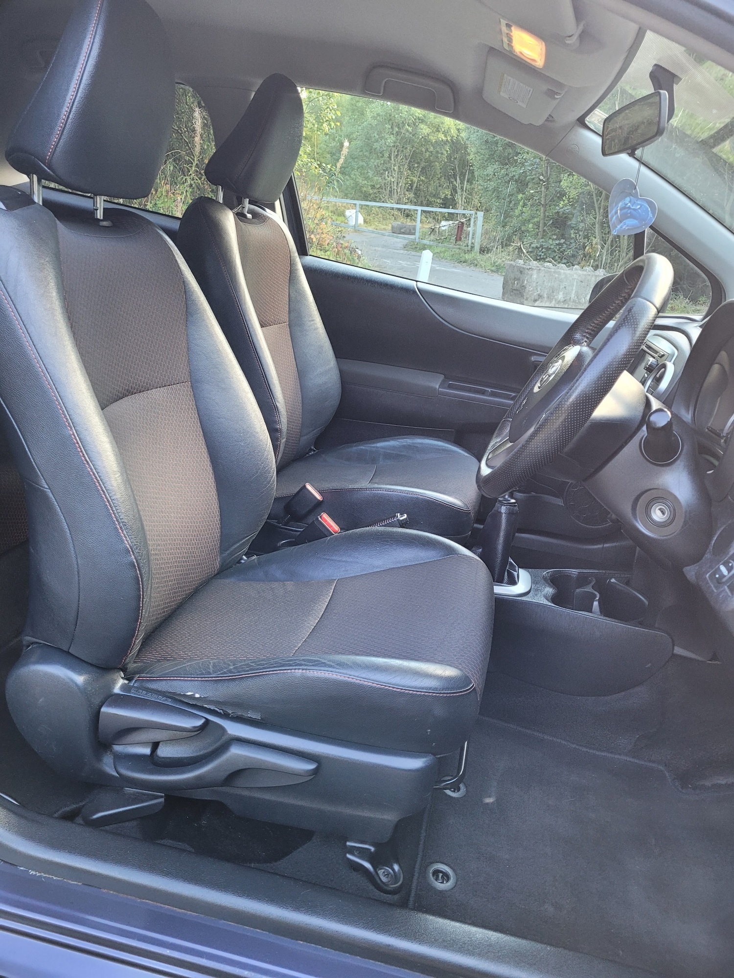 Used Toyota Yaris 2012 for sale - 76027965: Photo 22