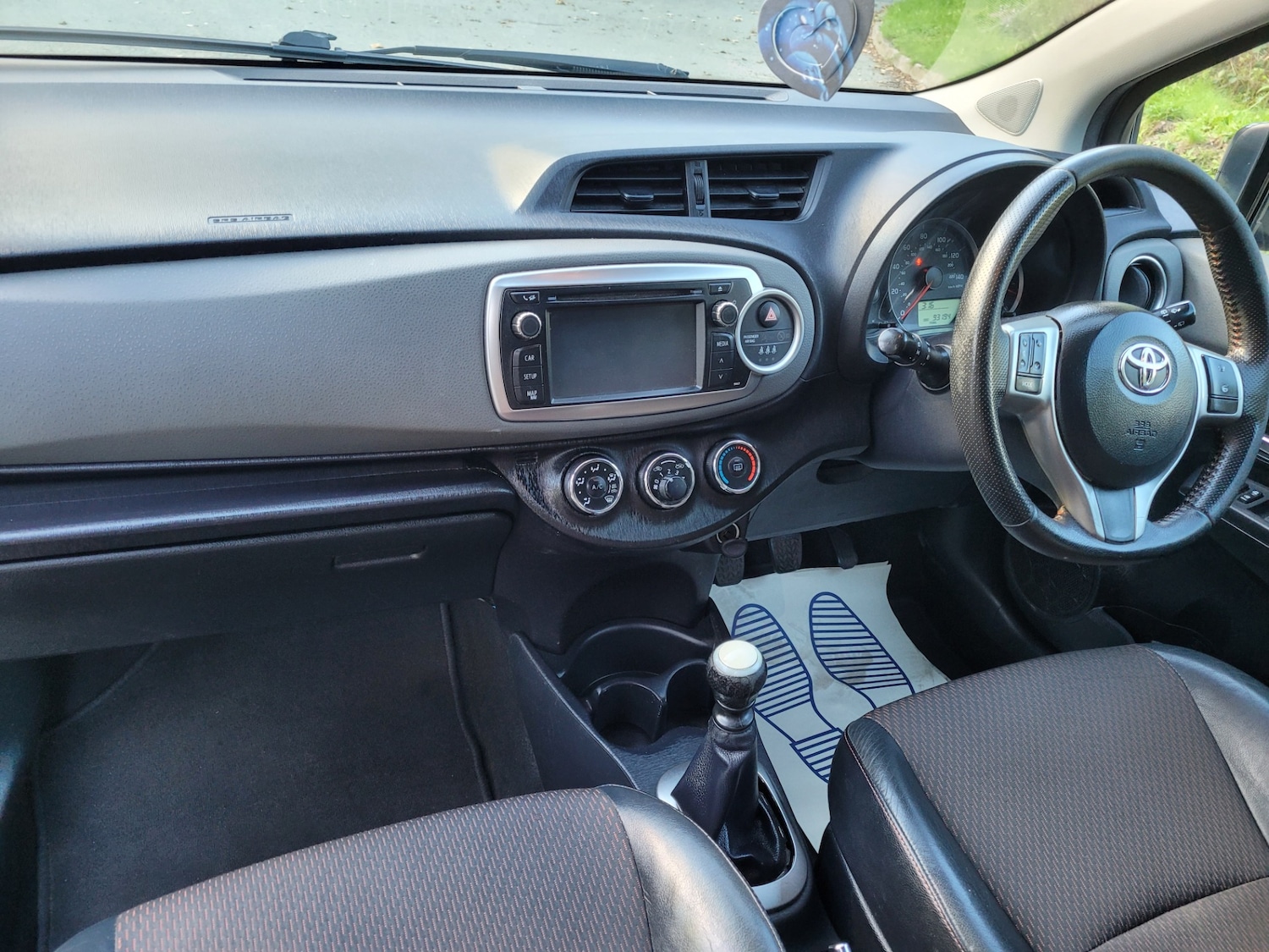 Used Toyota Yaris 2012 for sale - 76027965: Photo 24