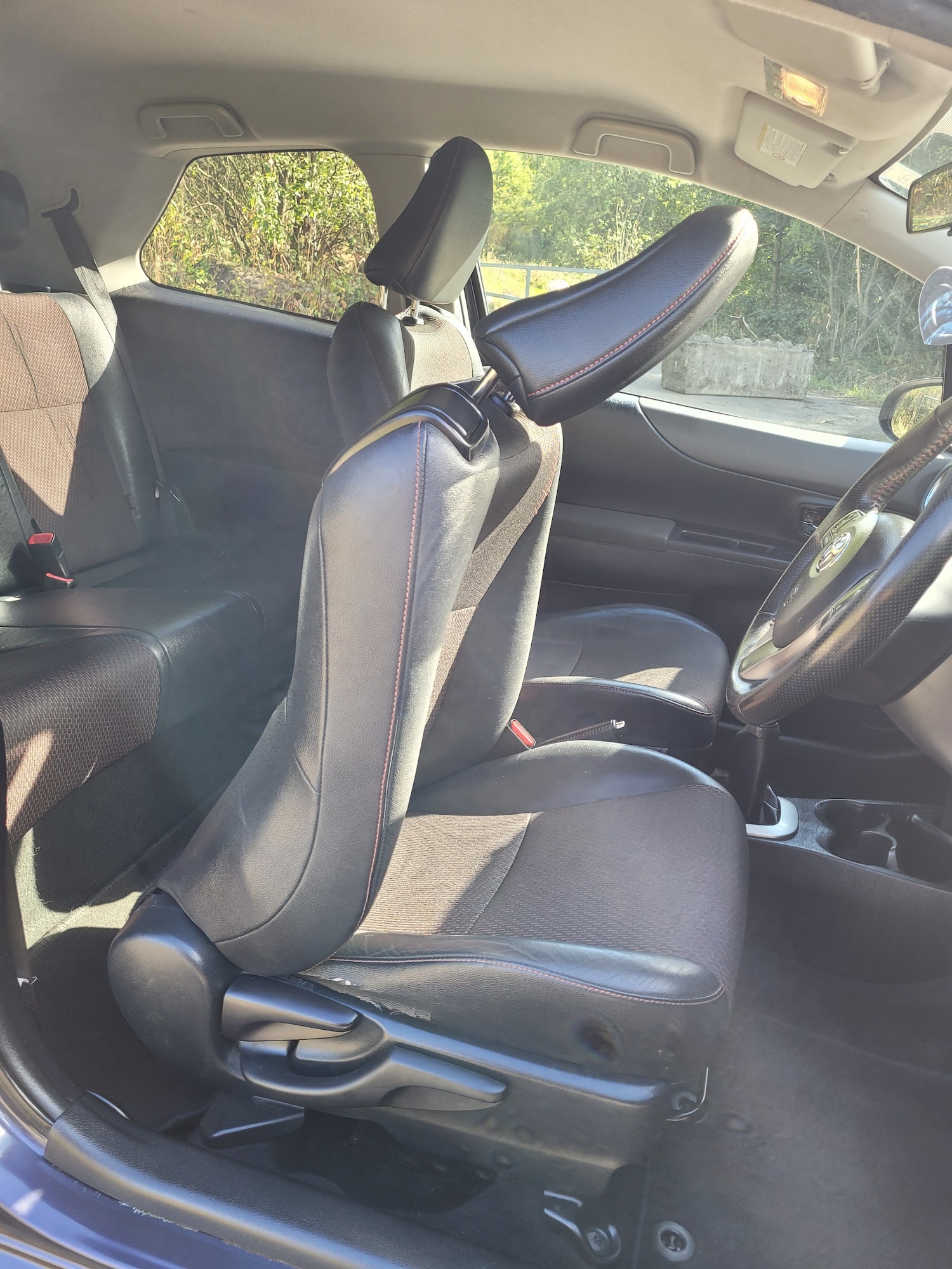 Used Toyota Yaris 2012 for sale - 76027965: Photo 25