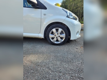 Used Toyota AYGO 2013 for sale - 76024251: Photo 2