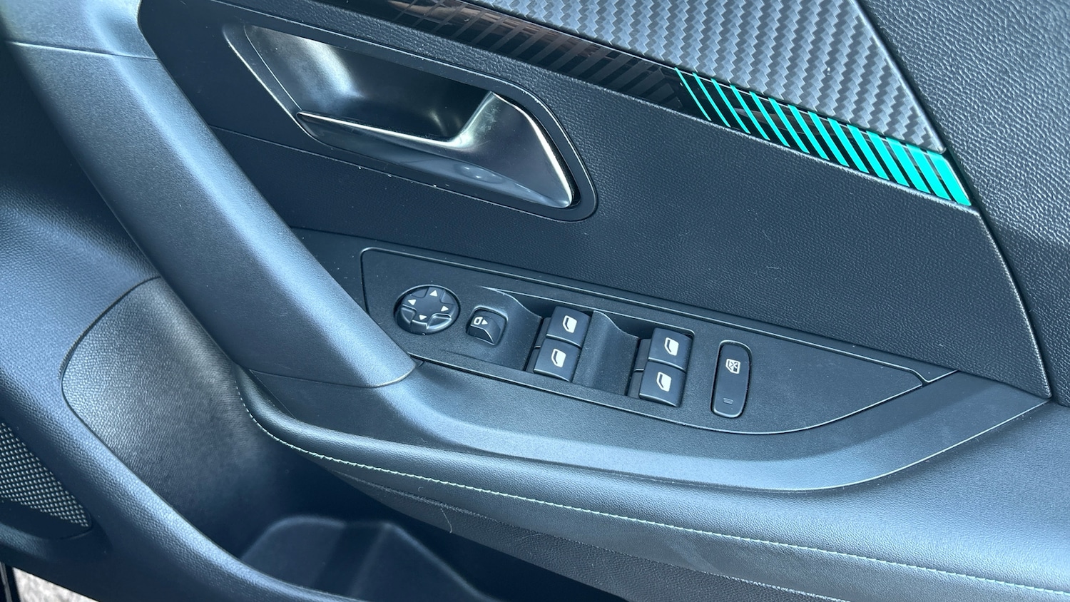 Used Peugeot 2008 2023 for sale - 77587829: Photo 22