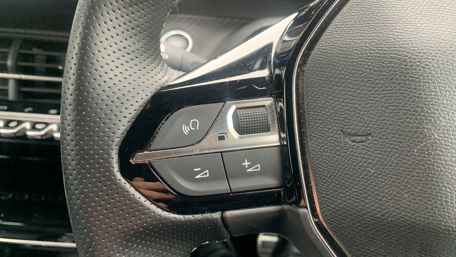 Used Peugeot 2008 2022 for sale - 76086067: Photo 23