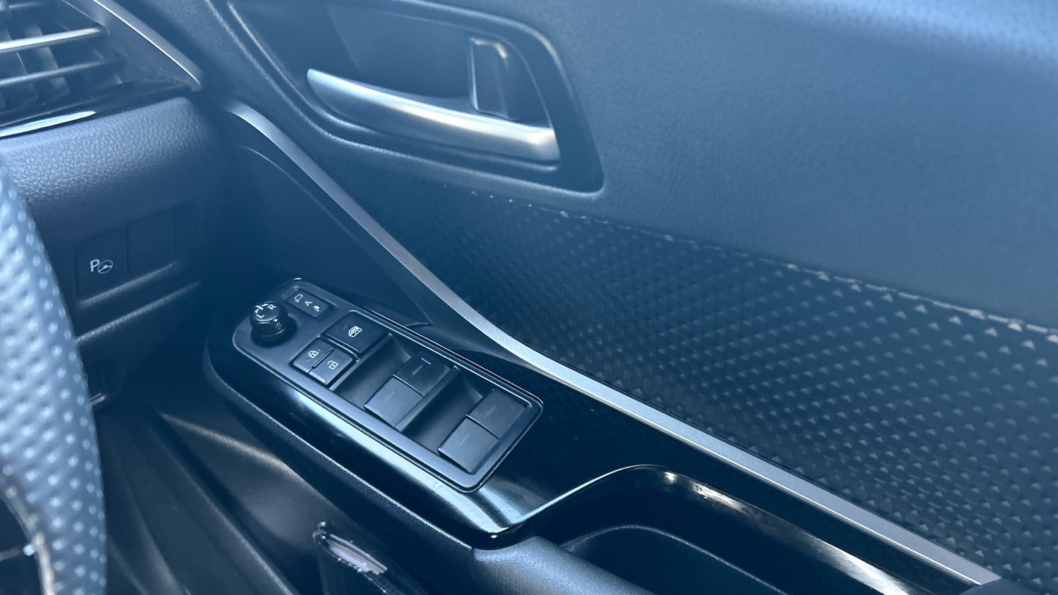 Used Toyota C-HR 2023 for sale - 77121206: Photo 23