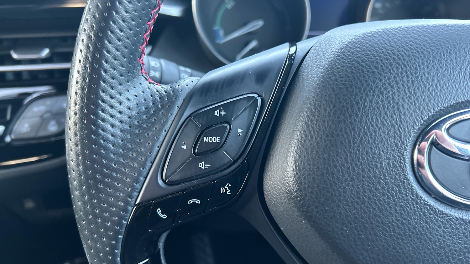 Used Toyota C-HR 2023 for sale - 77121206: Photo 24