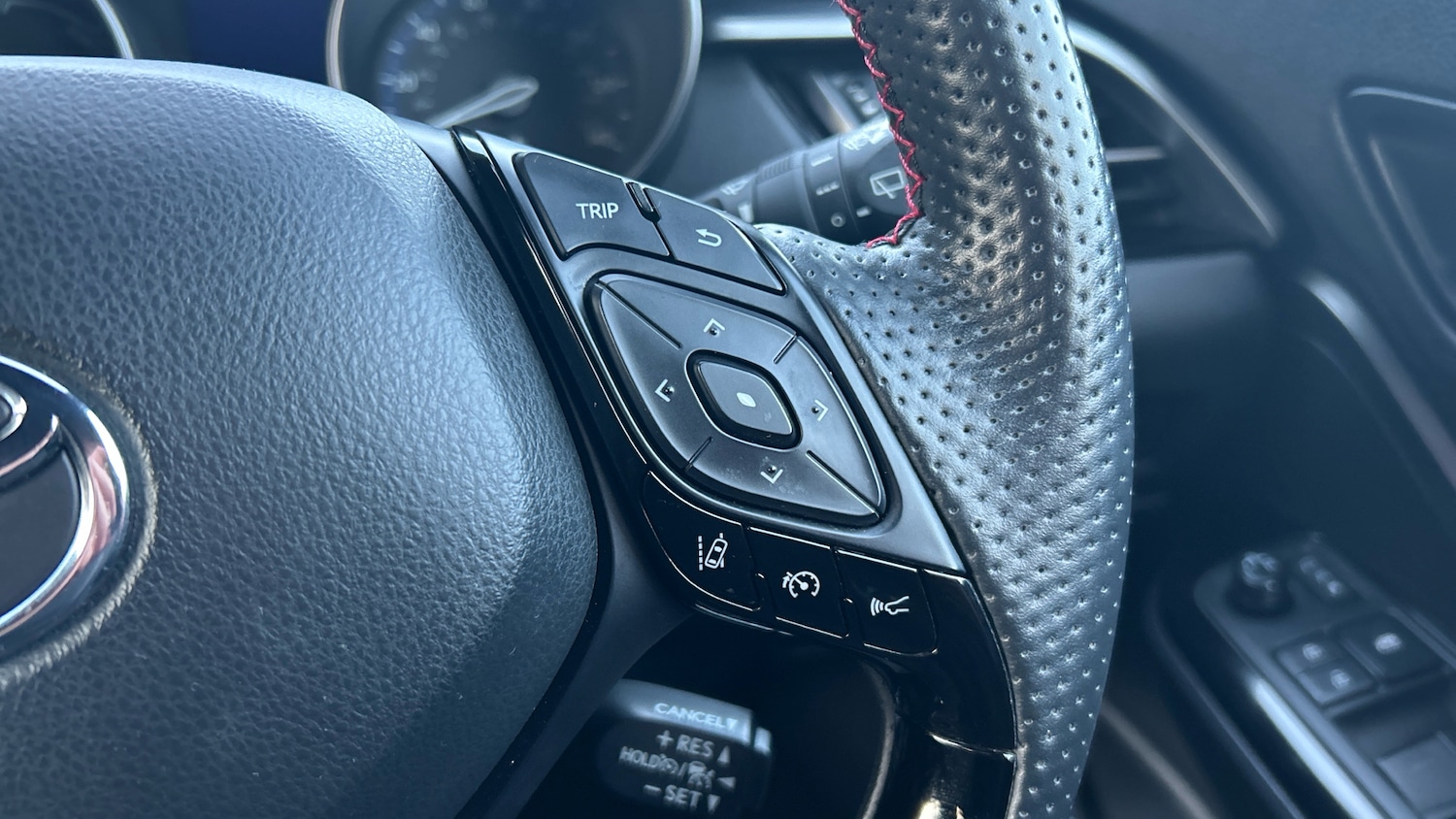 Used Toyota C-HR 2023 for sale - 77121206: Photo 25