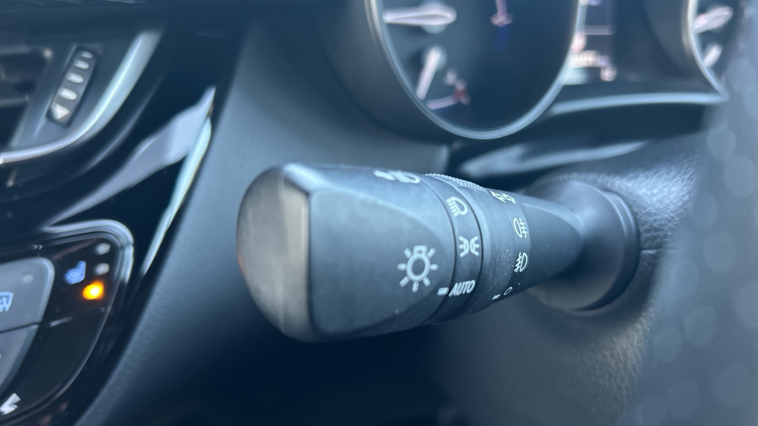 Used Toyota C-HR 2023 for sale - 77121206: Photo 28