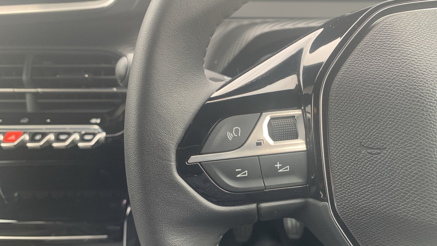 Used Peugeot 2008 2024 for sale - 76574381: Photo 23