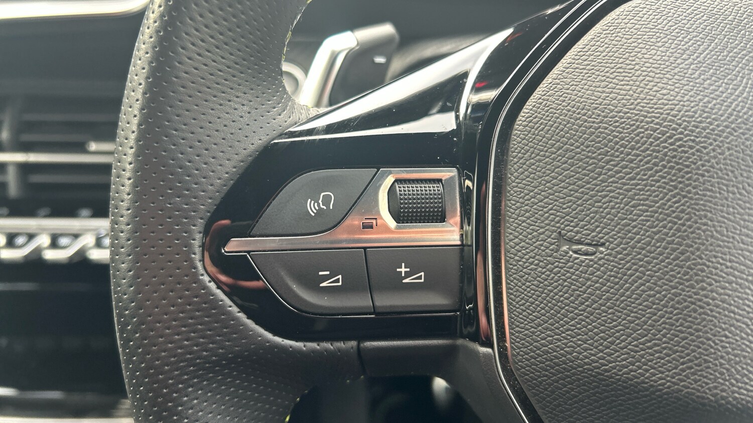 Used Peugeot 2008 2023 for sale - 77239198: Photo 23