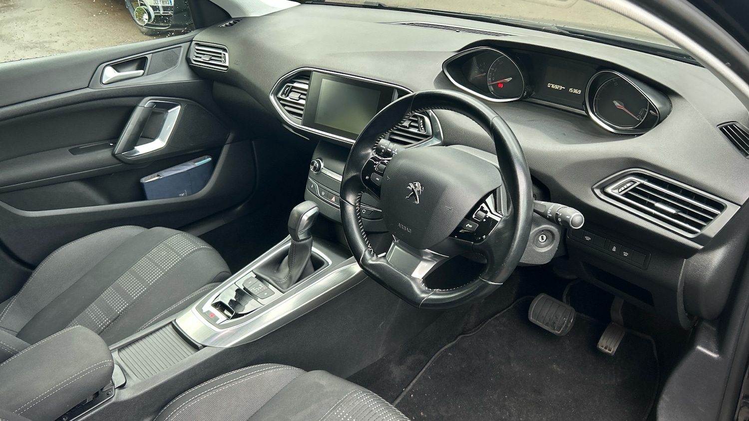 Used Peugeot 308 2017 for sale - 77638045: Photo 11