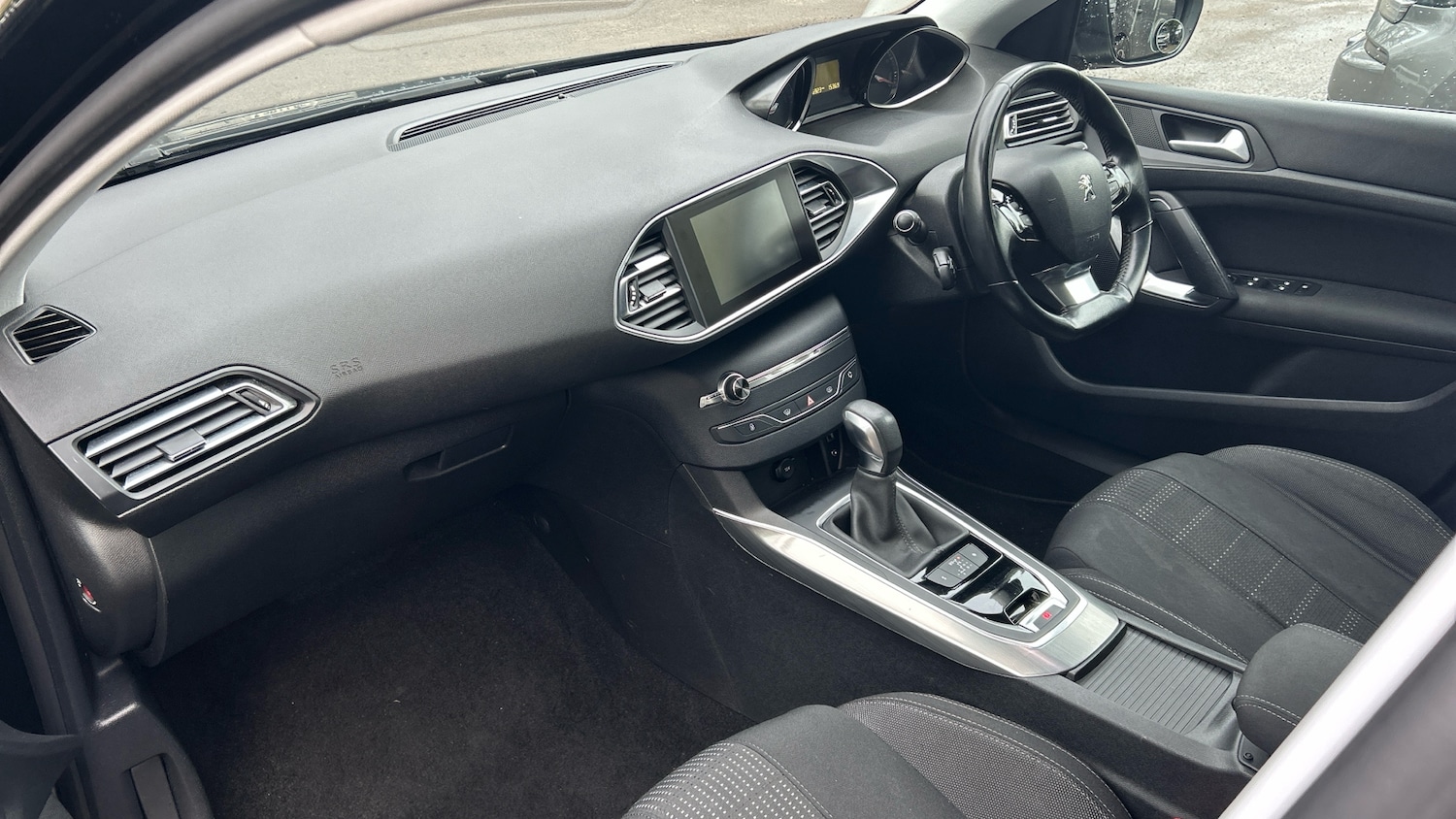 Used Peugeot 308 2017 for sale - 77638045: Photo 12