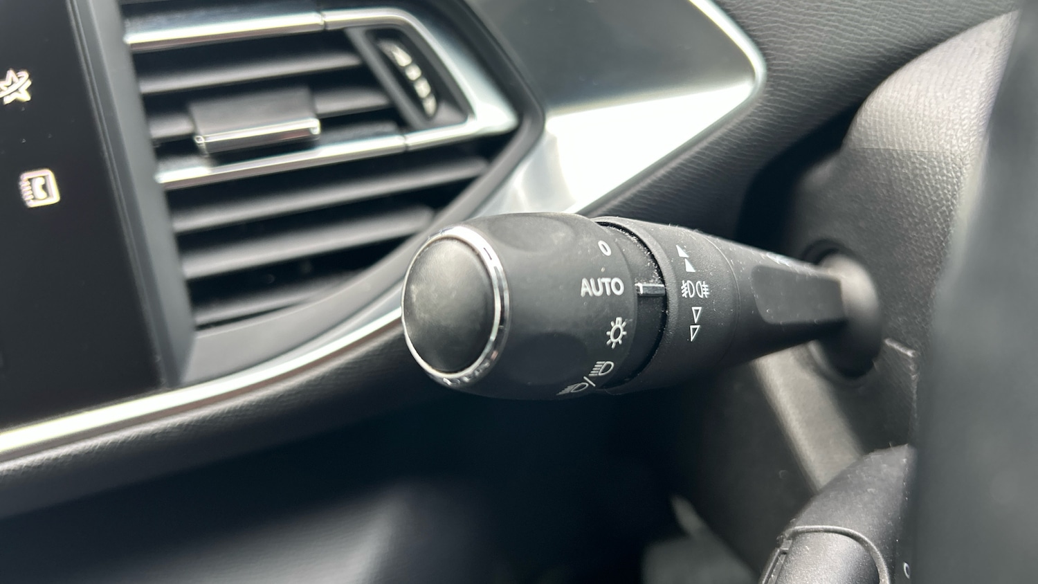 Used Peugeot 308 2017 for sale - 77638045: Photo 27