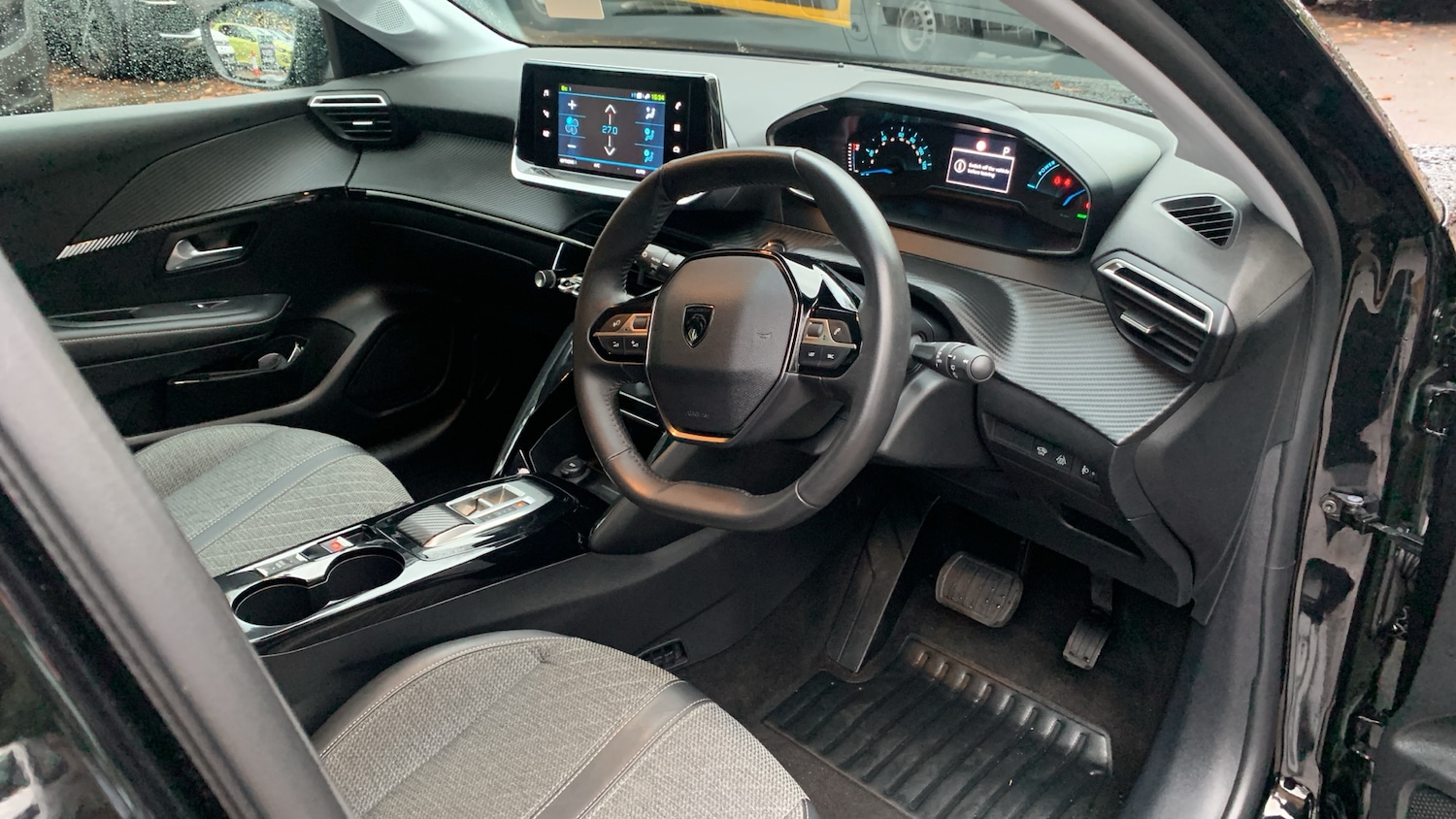 Used Peugeot 208 2024 for sale - 76716101: Photo 11