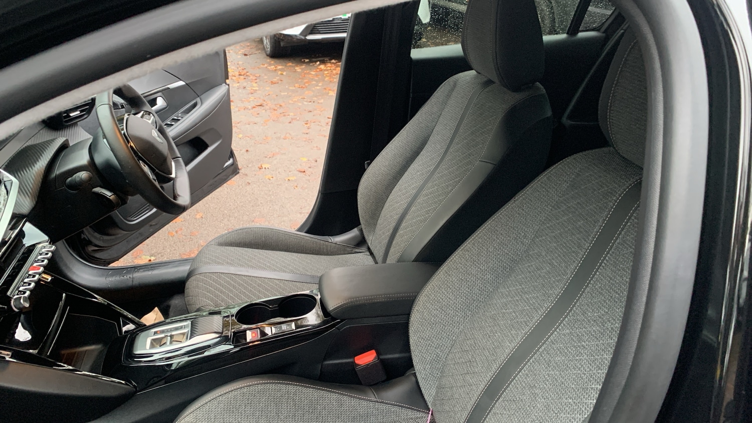 Used Peugeot 208 2024 for sale - 76716101: Photo 42