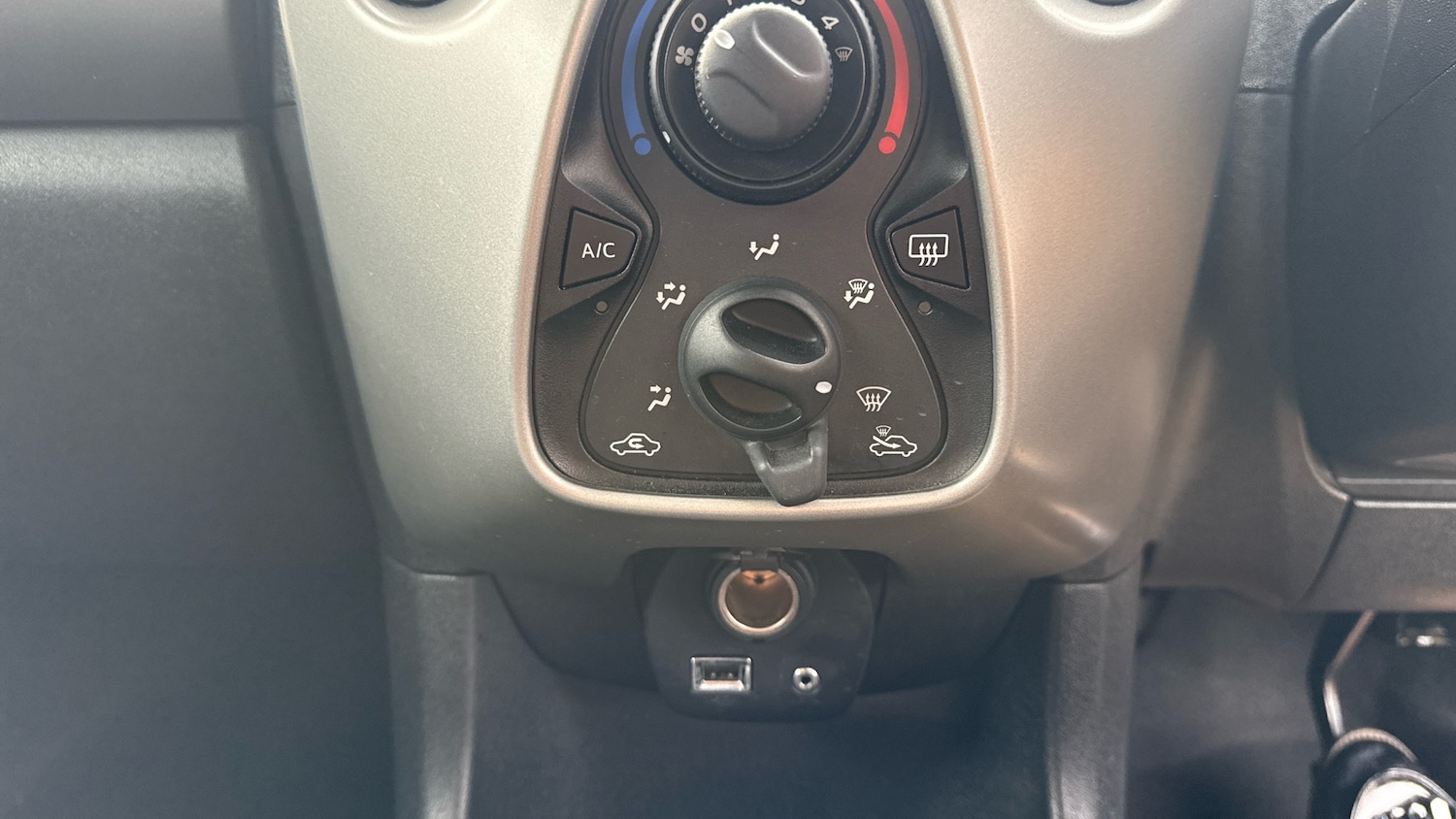 Used Peugeot 108 2017 for sale - 76043894: Photo 32