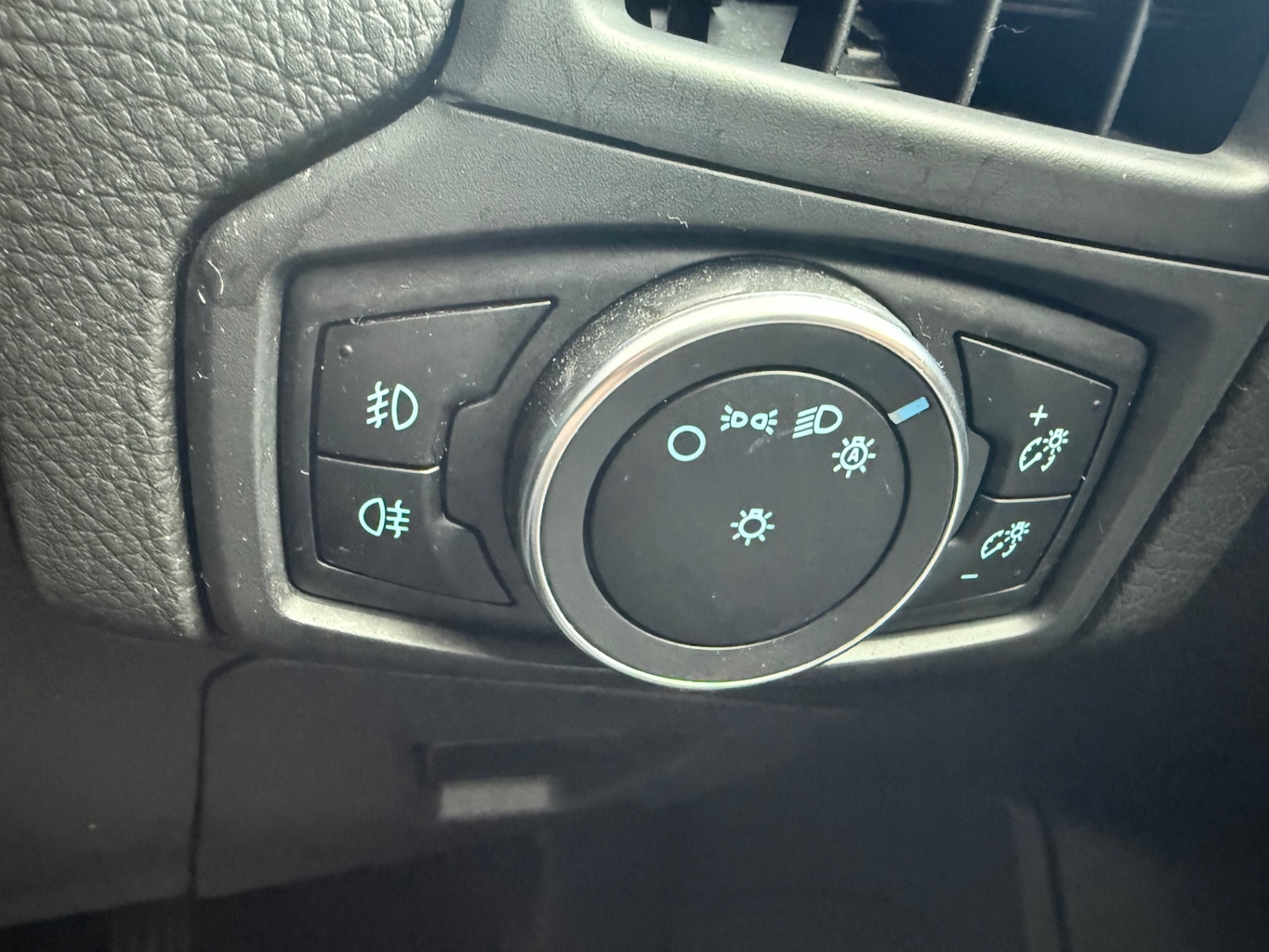 Used Ford Focus 2017 for sale - 77091935: Photo 16