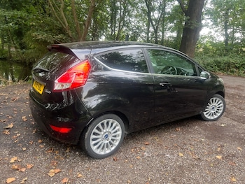 Used Ford Fiesta 2015 for sale - 75681817: Photo