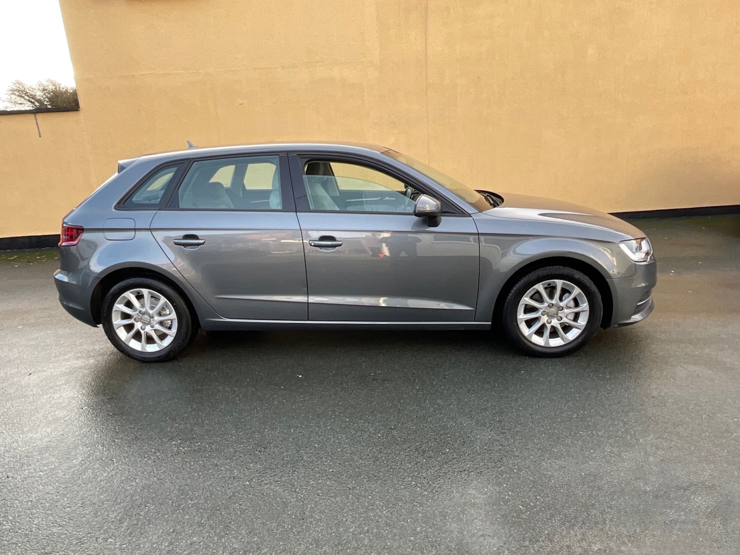 Used Audi A3 2013 for sale - 76931854: Photo 2