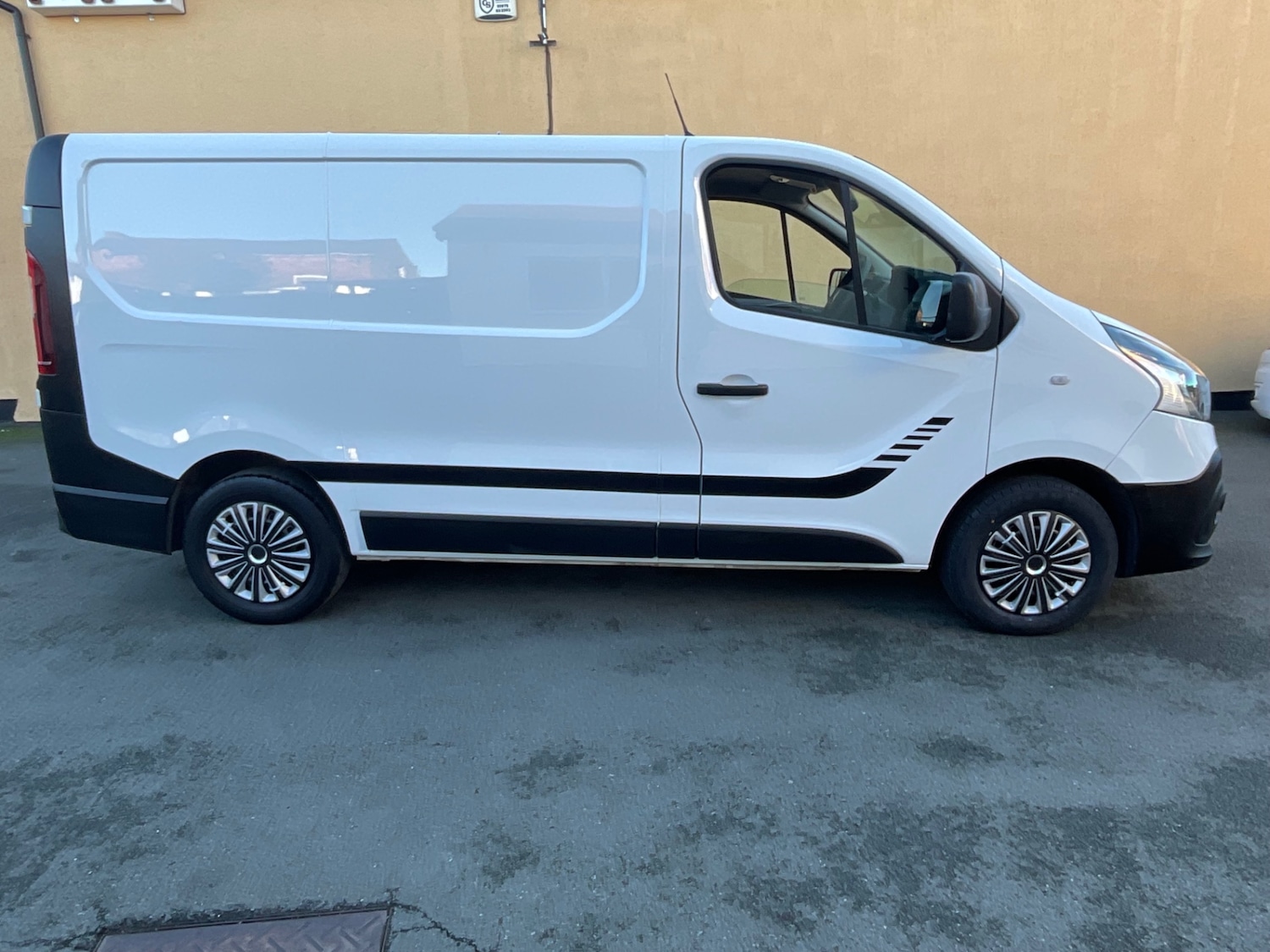 Used Renault Trafic 2018 for sale - 76694656: Photo 2