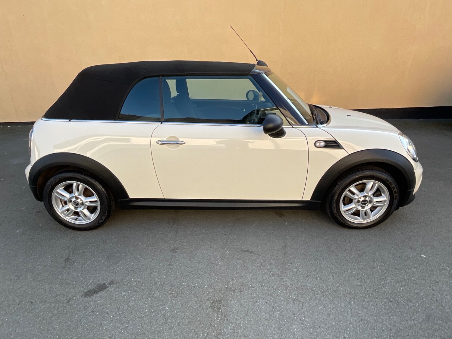 Used MINI Convertible 2012 for sale - 77746170: Photo 28