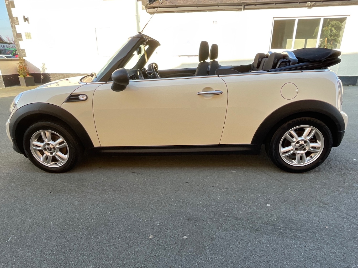 Used MINI Convertible 2012 for sale - 77746170: Photo 4