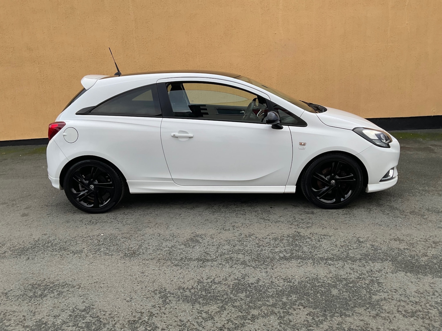 Used Vauxhall Corsa 2015 for sale - 77272439: Photo 2