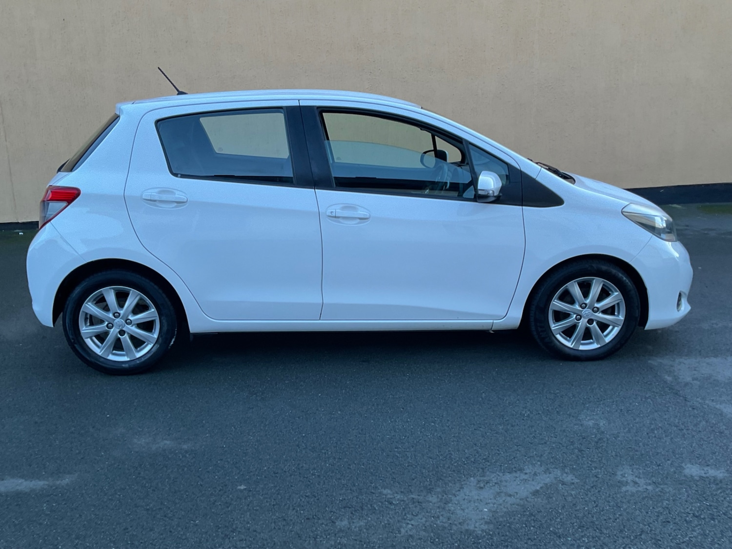 Used Toyota Yaris 2013 for sale - 77354074: Photo 27