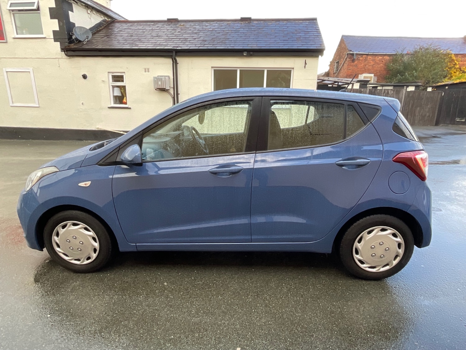 Used Hyundai i10 2015 for sale - 76321655: Photo 3