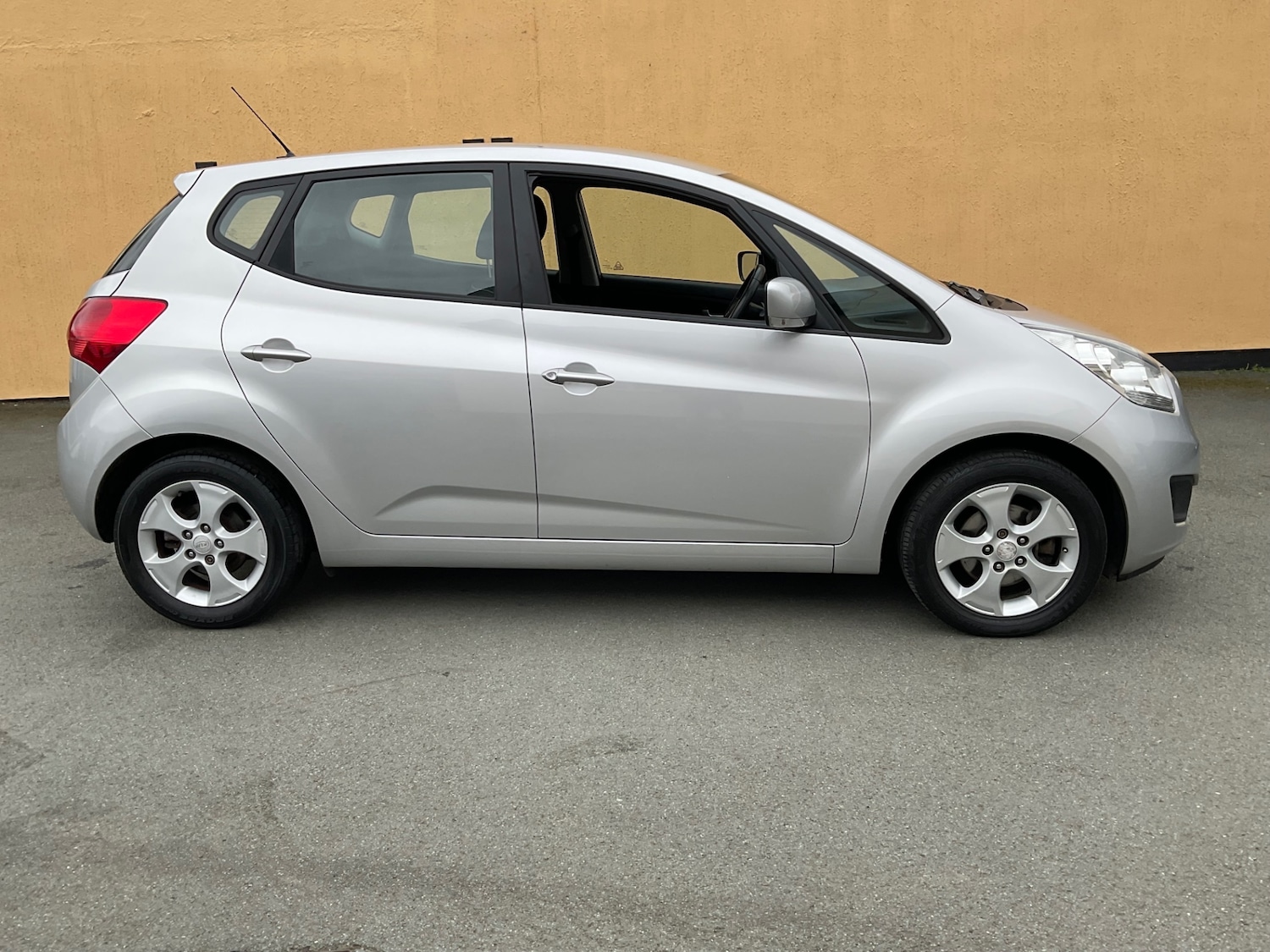 Used Kia Venga 2012 for sale - 78123703: Photo 2