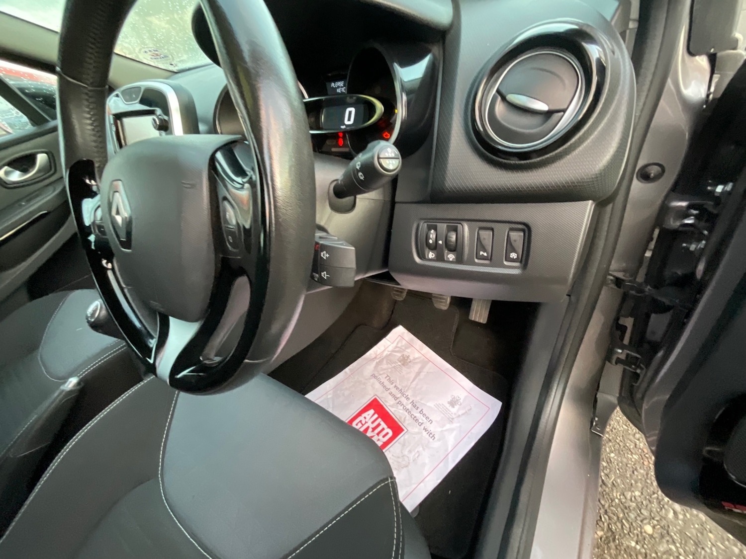 Used Renault Clio 2015 for sale - 75535753: Photo 35